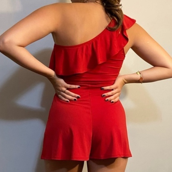 NWT. Express one shoulder romper - Picture 2 of 6